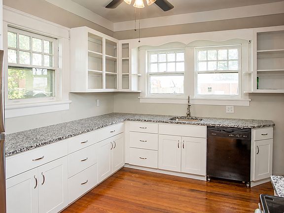 4th image of 208 E Spring St