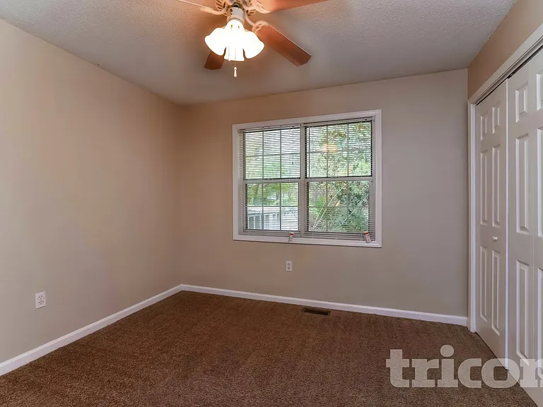 230 Parkway Ct — Photo 11