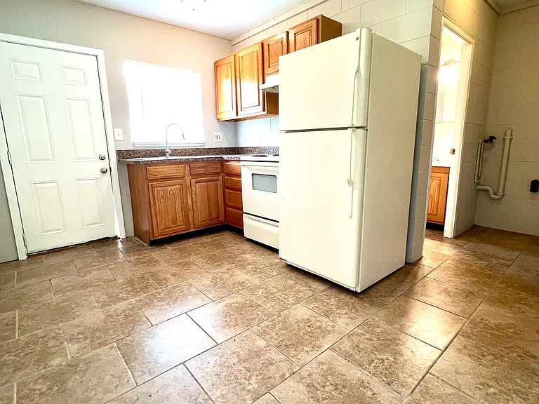1216 E Hazzard Ave — Photo 8
