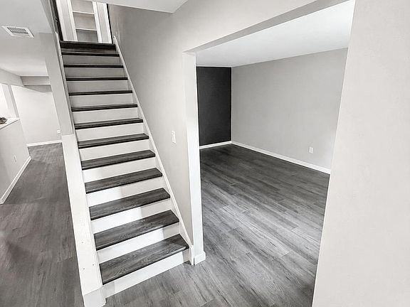 3rd image of 501 Forest Ct
