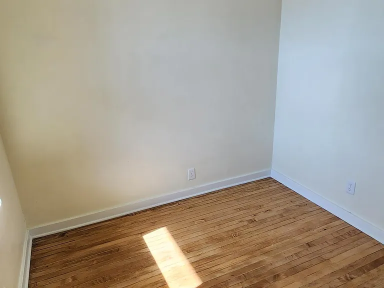 2142 S Albany Ave #3F — Photo 6