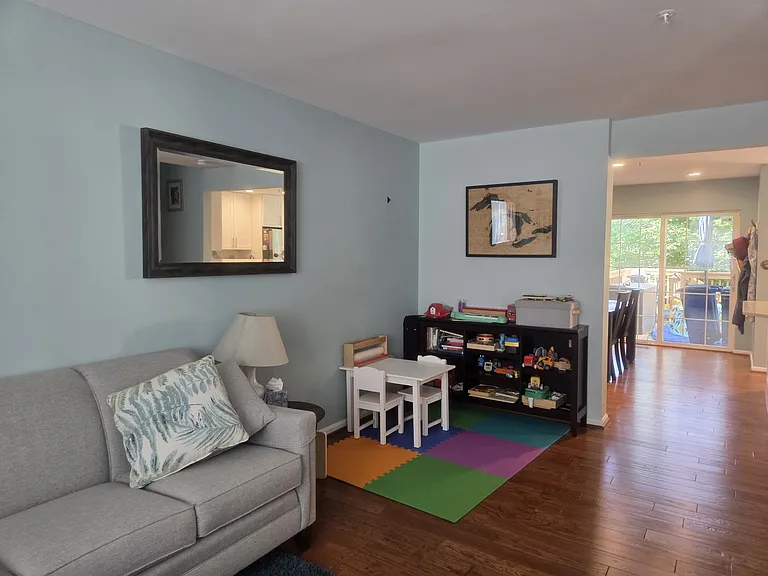 131 Quiet Waters Pl — Photo 3