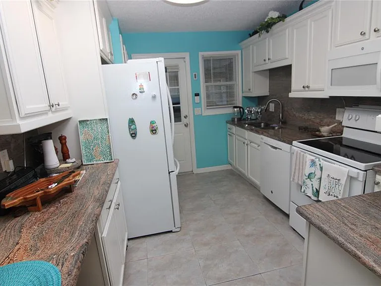 1207 Lakehouse Ct #1207 — Photo 2