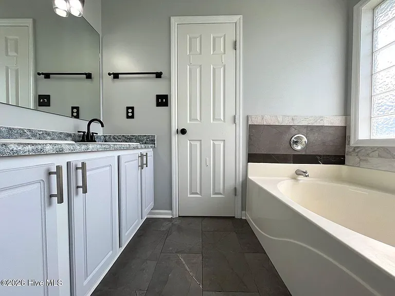 108 Chapel Hill Dr — Photo 18