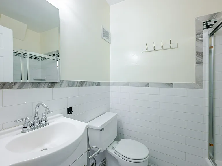 105 9th St SE #302 — Photo 6