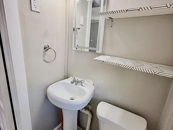 5th image of 2381 Wheeler St APT 1
