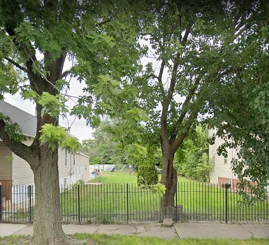 2nd image of 120 E 117th St