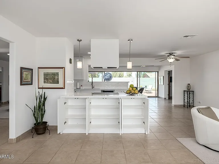 644 E La Jolla Dr — Photo 8