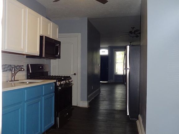 2nd image of 1029 N Pine St