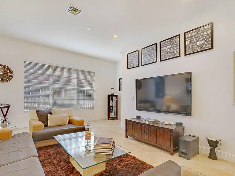 4711 Artesa Way E — Photo 4