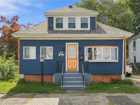 88 Finch Ave, Pawtucket, RI 02860