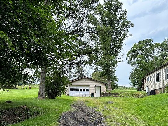 2nd image of 569 Claytonia Rd