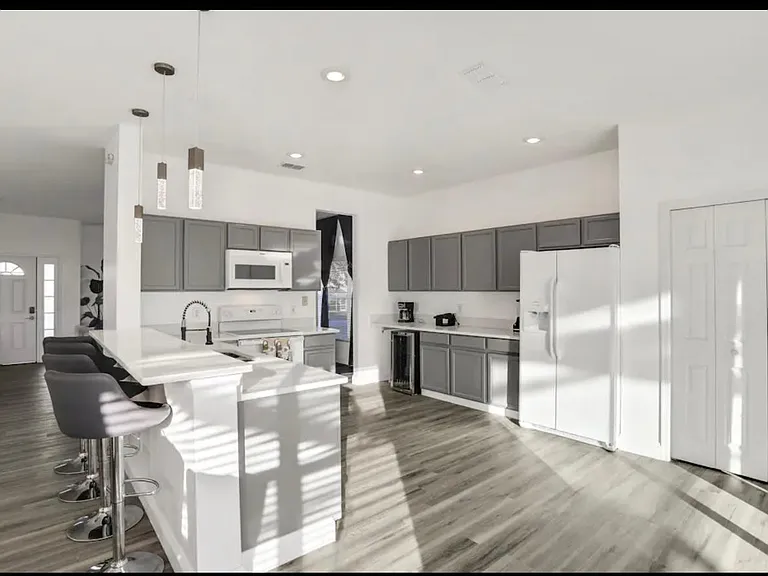 402 Ballyshannon Dr — Photo 1