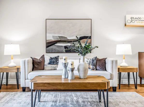 49 Seaton Dr, Aurora, ON L4G 3W9