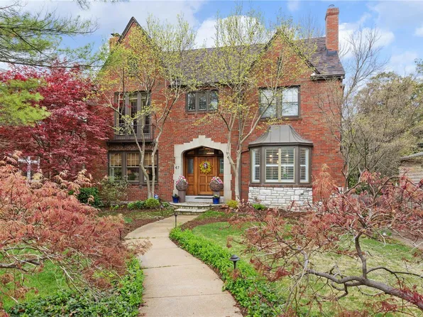 47 Ridgemoor Dr, Saint Louis, MO 63105