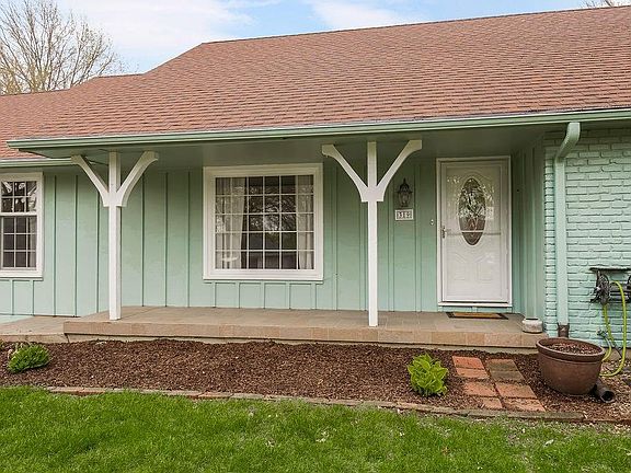 3rd image of 319 SE Ridgeview Dr