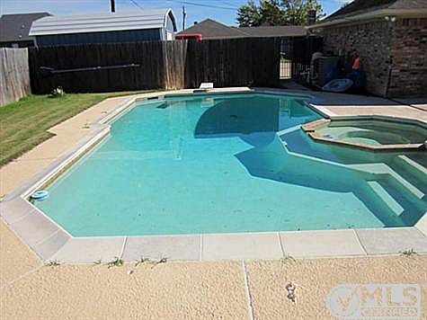 2nd image of 2405 Christi Ln