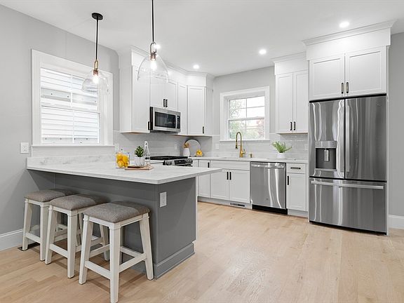 4th image of 11 Washington St #6