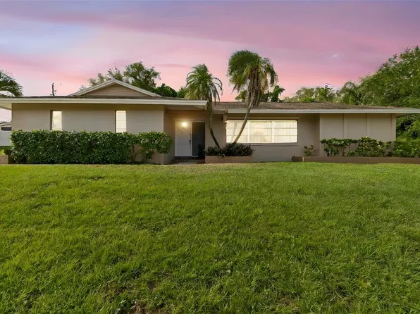 1251 Holiday Dr, Tarpon Springs, FL 34689