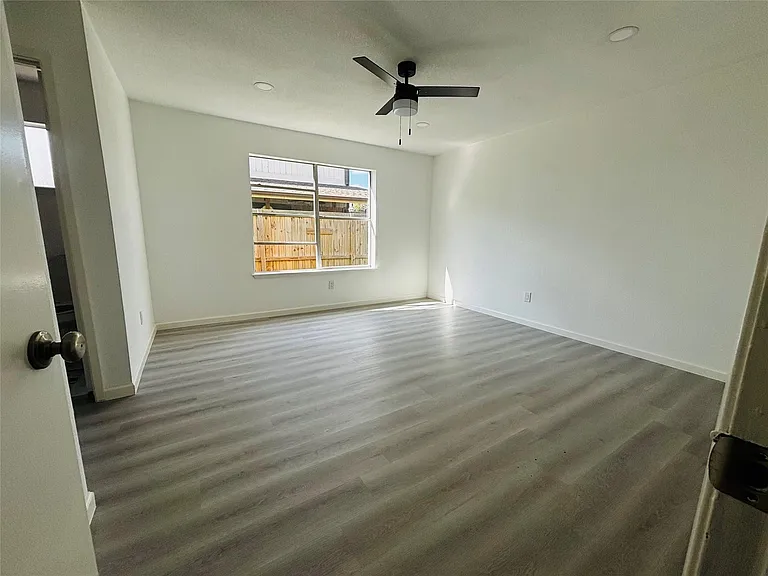 16246 Los Altos Dr — Photo 8