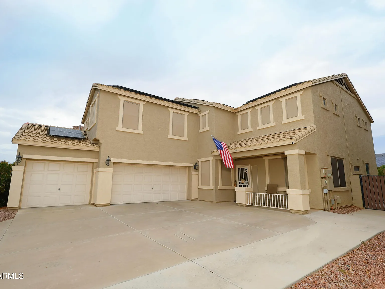 5 bed, 3.0 bath, 2950 sqft, $3,350 — Photo 2