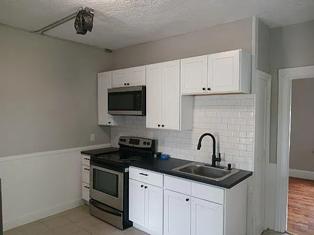 22 Pocasset Ave — Photo 2