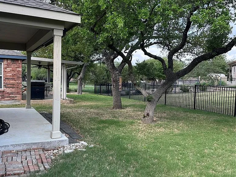 410 Holiday Creek Ln — Photo 25