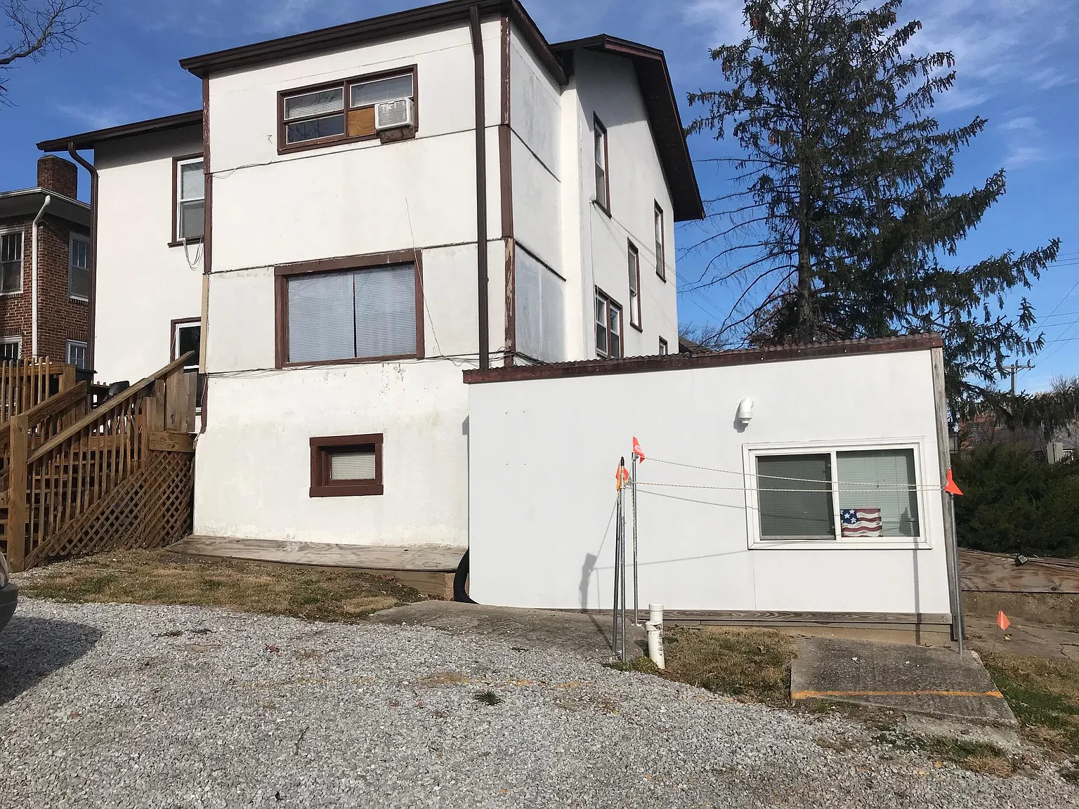 8 bed, 3.5 bath, 3380 sqft, $6,200 — Photo 4