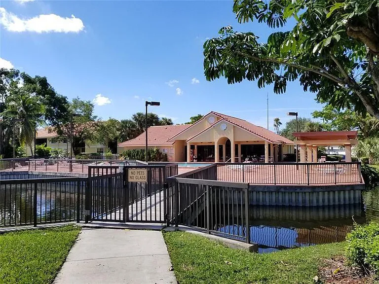 5721 Riverside Dr #102B5 — Photo 18