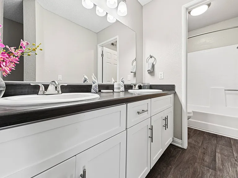 Hidden Hills Condominium Rentals — Photo 13