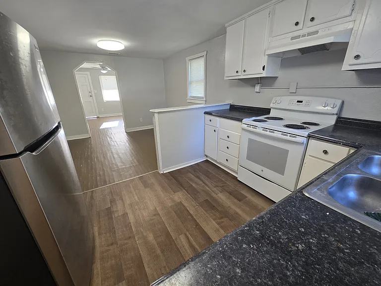 1223 Elliott Ave — Photo 6