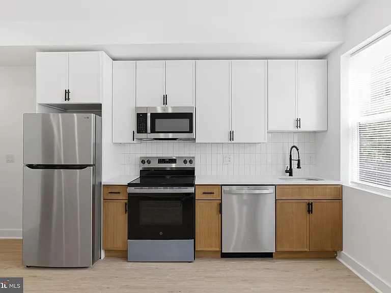 4021 Brown St #4 — Photo 2