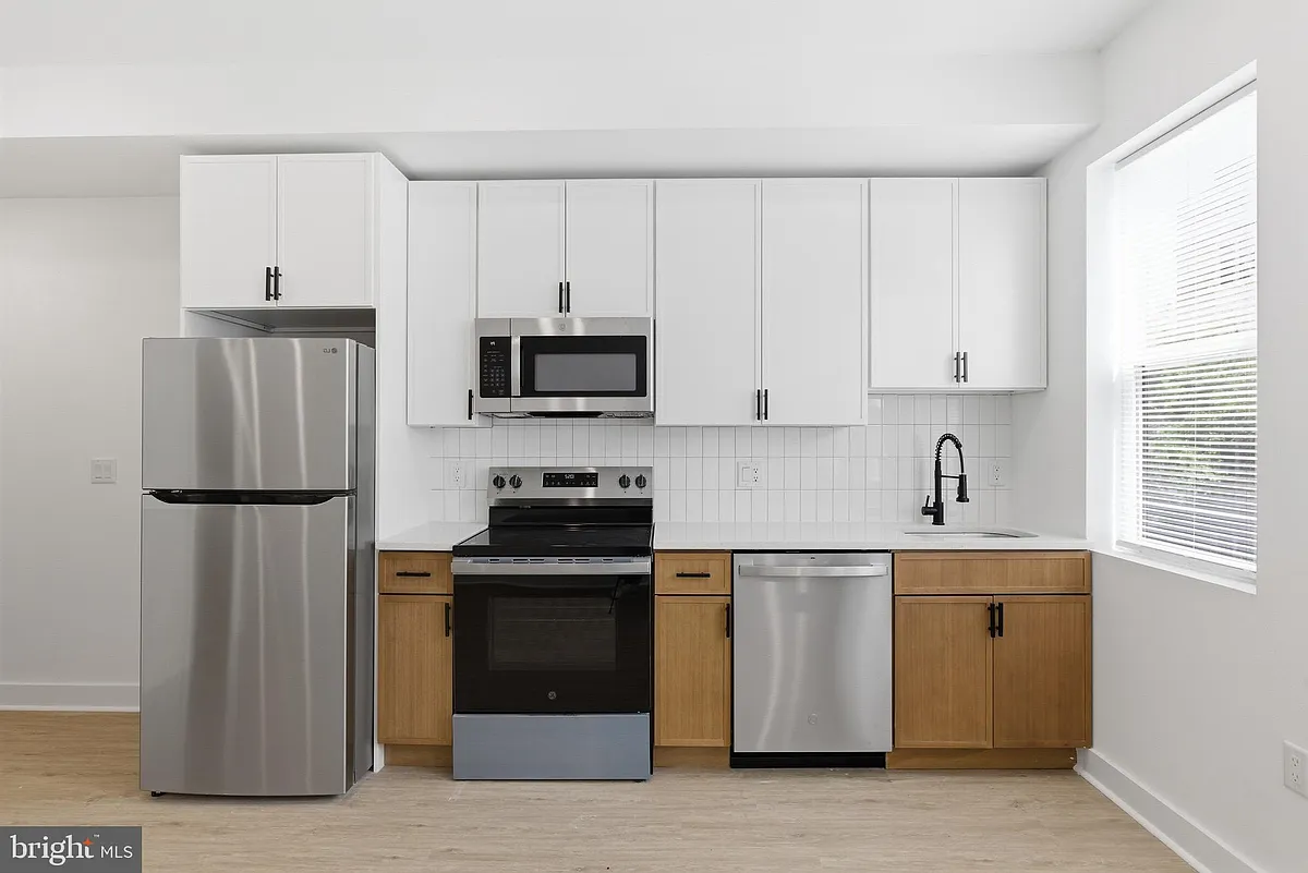 Building Photo - 4021 Brown St #4