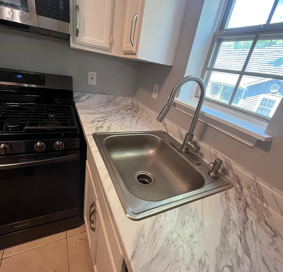 4 bed, 3.5 bath, 1156 sqft, $3,400 — Photo 2