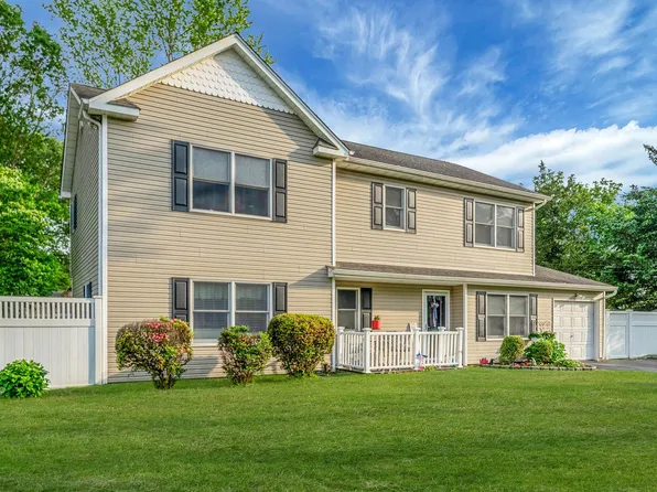 29 Kejaro Court, Centereach, NY 11720