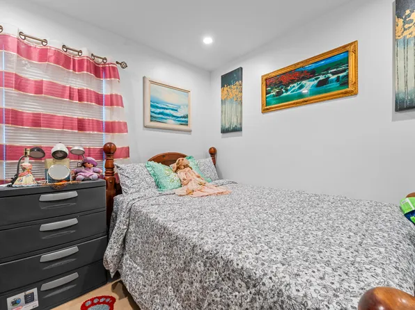 67-02 Almeda Avenue image 24 of 41