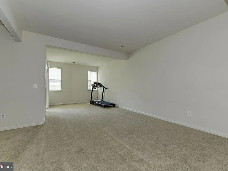 22677 Flowing Spring Sq — Photo 26