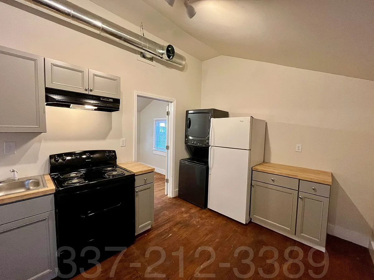 Building Photo - 106 Roosevelt St #C