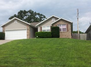 405 W Chestnut Rd, Nixa, MO 65714