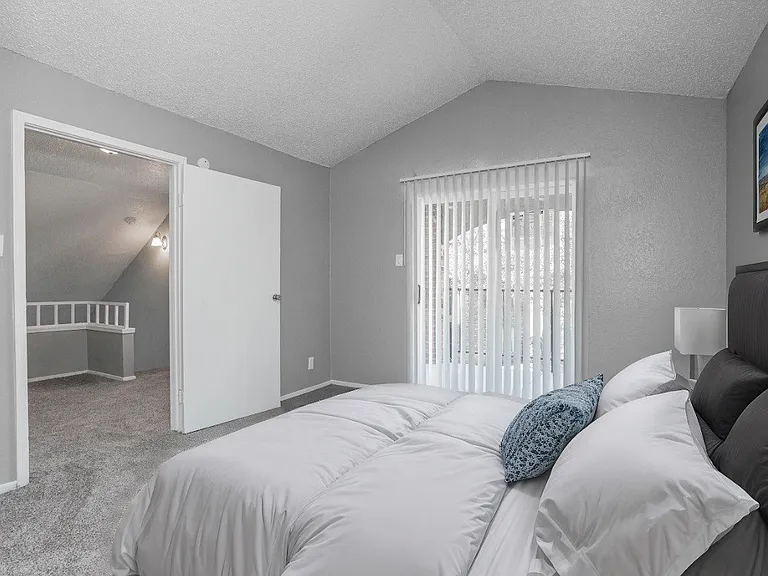 Sevilla Condos — Photo 17