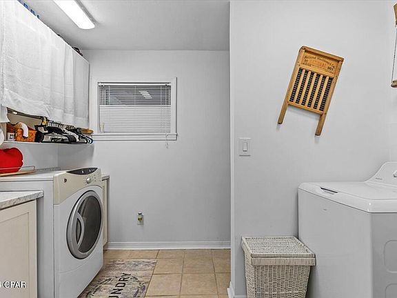 3rd image of 1113 10th Ave