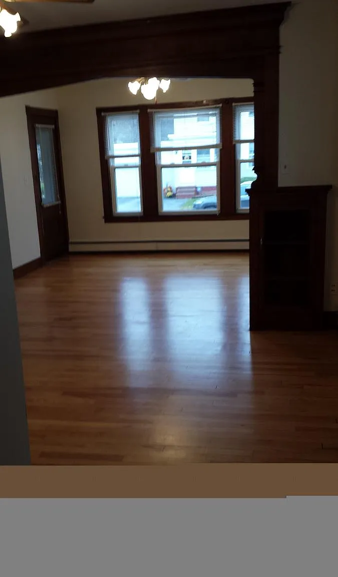 3 bed, 1200 sqft, $1,750 — Photo 1