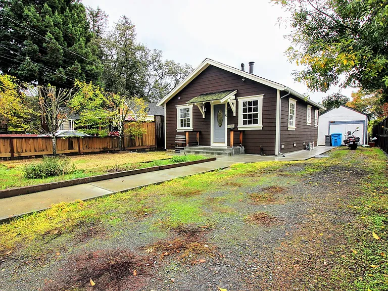 1151 Corby Ave — Photo 1