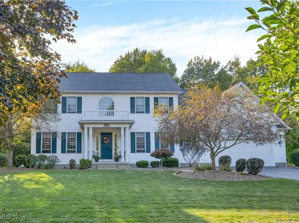 2050 Celestial Dr NE, Warren, OH 44484