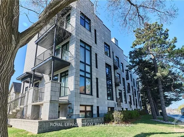 800 Melwood Ave #10, Ottawa, ON K2A 3C3
