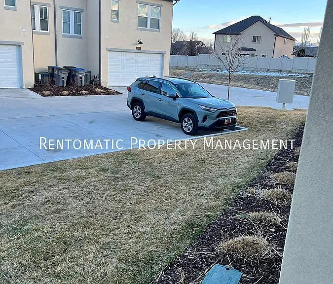 5931 W Lake Ave — Photo 1