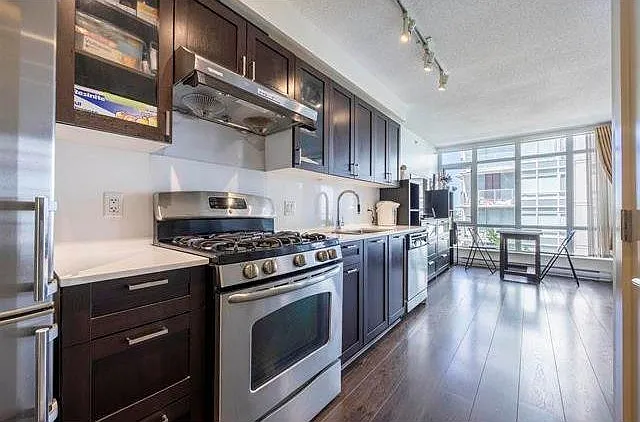 1 bed, 500 sqft, $2,400 — Photo 1