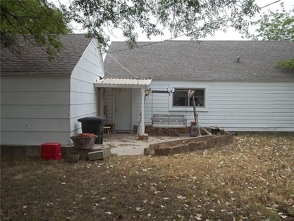 5th image of 1015 La Monte Dr