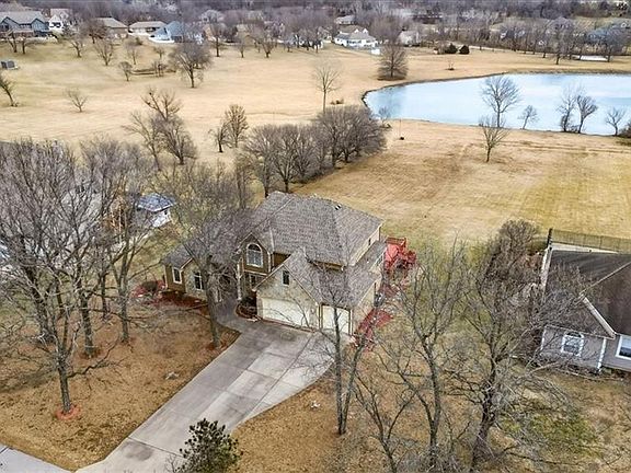 3rd image of 108 Sugarland Dr