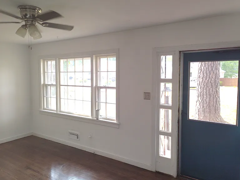 9013 Sparrow Dr — Photo 5